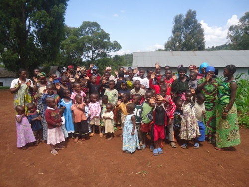 Aba banyarwanda barishimira kugaruka mu igihugu cyabo.