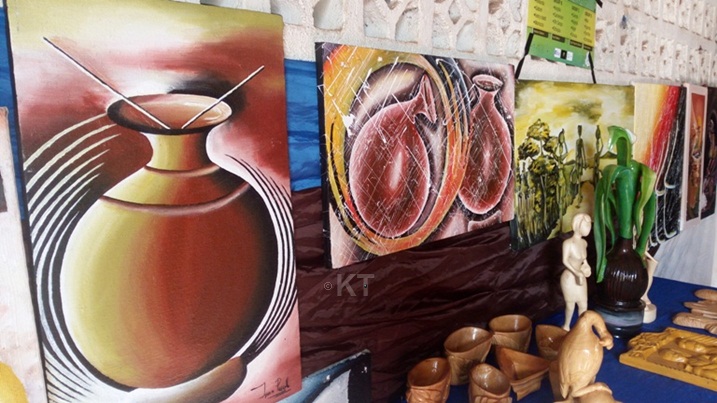 Abanyabugeni bazanye ibihangano byabo mu imurikagurishwa.