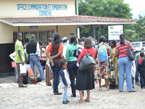 Abanyamahanga babaga mu mujyi wa Goma bari ku biro by