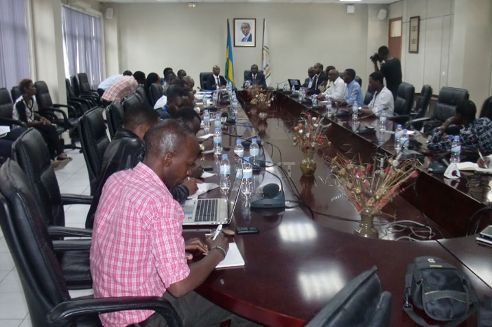 Abanyamakuru bari bitabirye icyo kiganiro ari benshi.