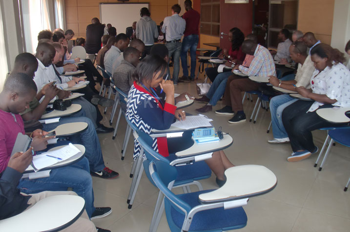 Abanyamakuru mu kiganiro na NEC.