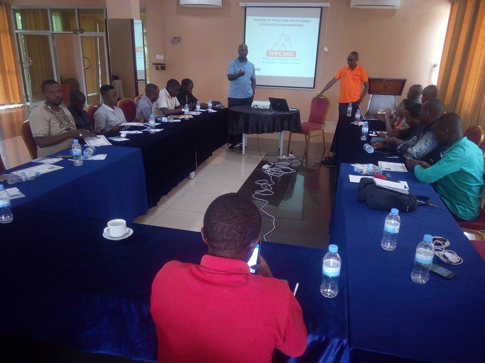 Abanyamakuru bahuguwe ku gukora inkuru ku barwayi b'indwara zidakira