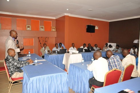 Abanyamakuru bakorera mu ntara mu mahugurwa.