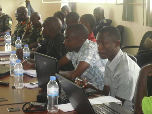 Bamwe mu banyamakuru bitabiriye ikiganiro cya guverineri w