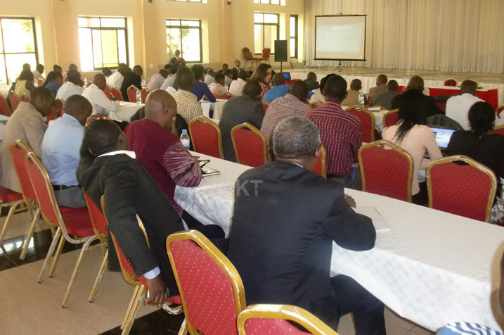 Bamwe mu banyamategeko baturutse mu bigo binyuranye bya Leta bari bitabiriye iyi nama.