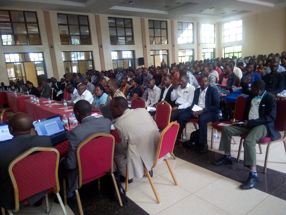 Abanyamuryango b'Umwarimu SACCO bishimira ibyo koperative yabo yabagejejeho