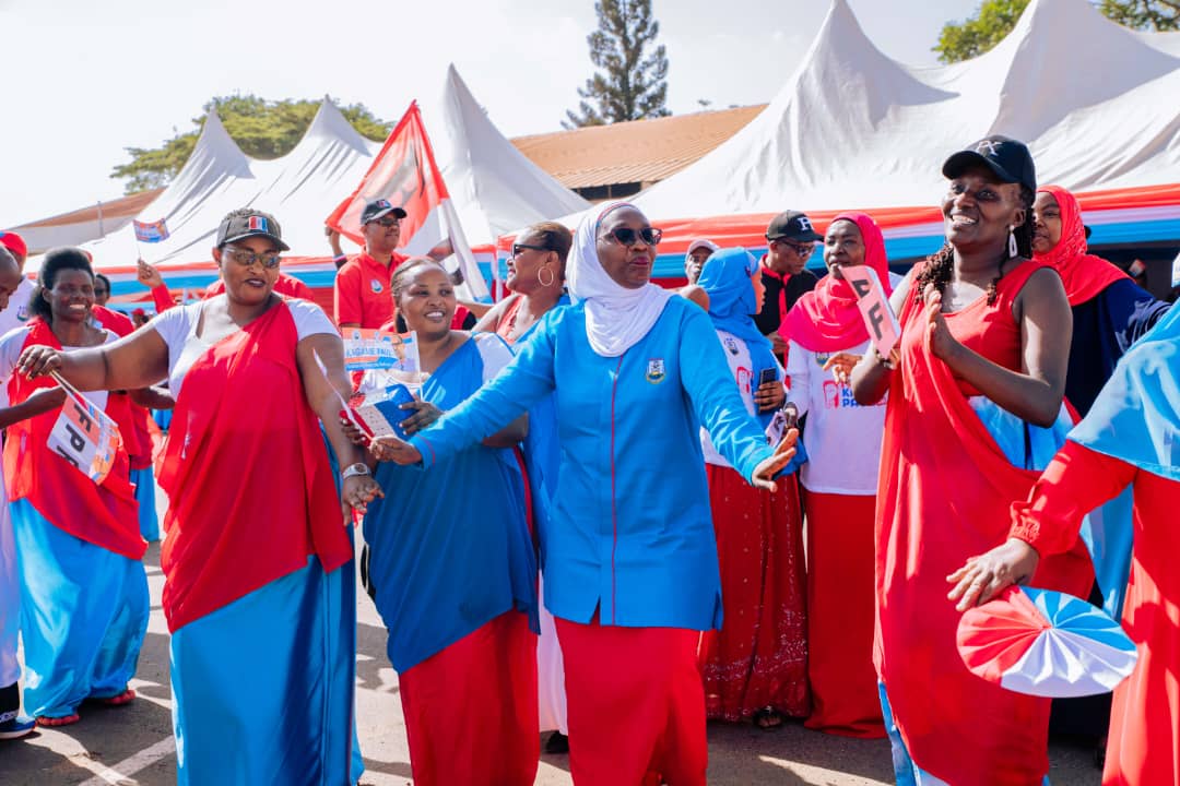 Abanyamuryango bari babukereye