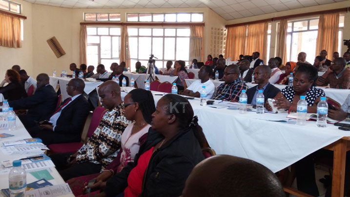 Abanyehuye bari bateraniye mu nama babwiwe ko iyo ibigo bimwe bigiye hakwiye gutekerezwa ku ishyiraho ry'ibindi bintu bikurura abantu.