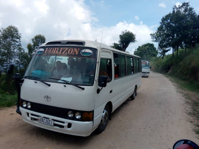 Kompanyi ya Horizon Express isanzwe itwara abagenzi bahagurukira muri gare ya Muhanga berekeza Kigali na Huye zari zagiye mu isozi