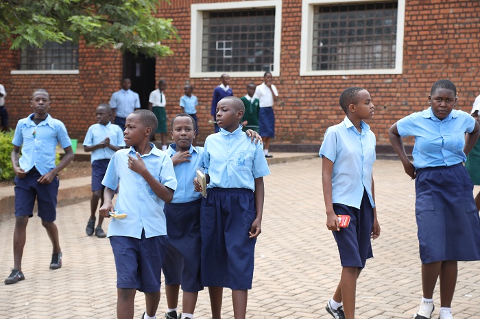 Gusubukura amashuri bizasaba kubanza gushishoza