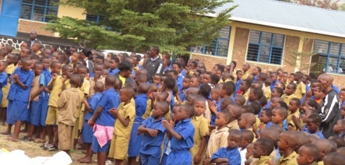 Hari abanyeshuri bazasibira abandi bimuke nyuma y