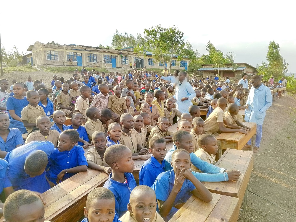 Abanyeshuri ba Cyobe bari bishimye