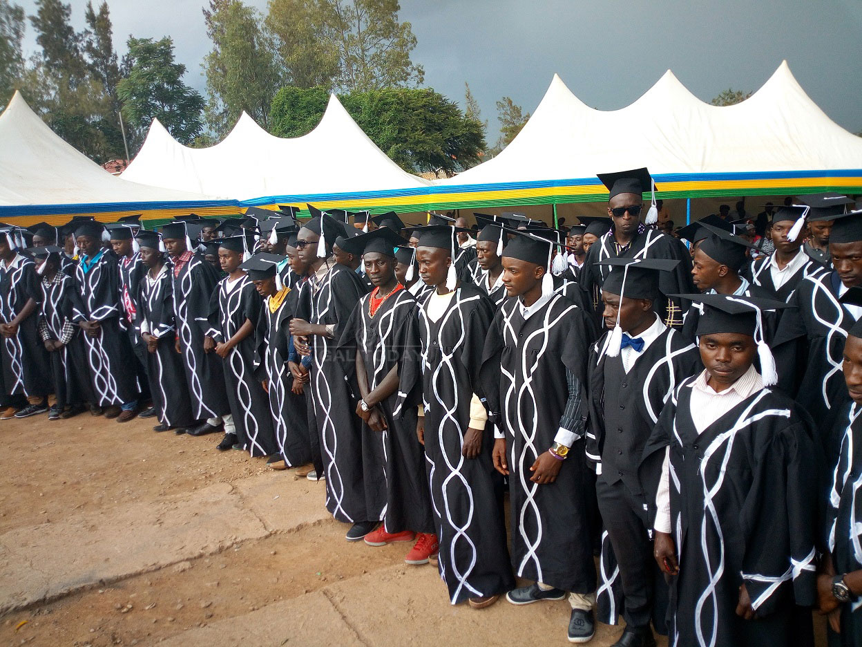 Abarangije kwiga ubukanishi mu ishuri rya EMVTC Remera bahamya ko ubukanishi butagira "Pansiyo" 