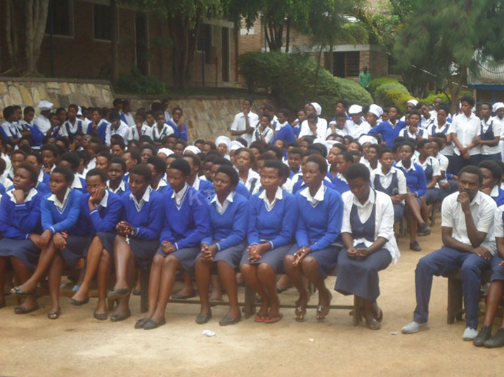 Abanyeshuri ba Lycee de Ruhango bishimira ko ibibazo byabo byakemutse.