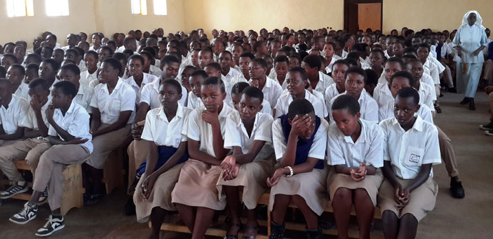 Abanyeshuri ba St Francois d'Assise.