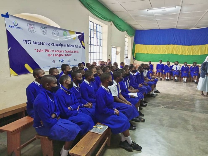Abiga muri Lycée Notre Dame de la Visitation de Rulindo na bo bahawe ibiganiro