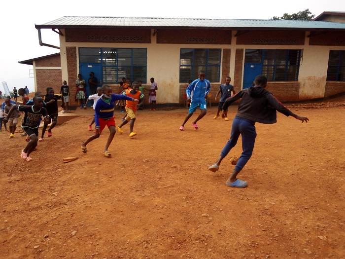 Hari abanyeshuri bafite aho bakinira ariko ngo ni hato ku buryo batisanzura nk'uko bikwiye