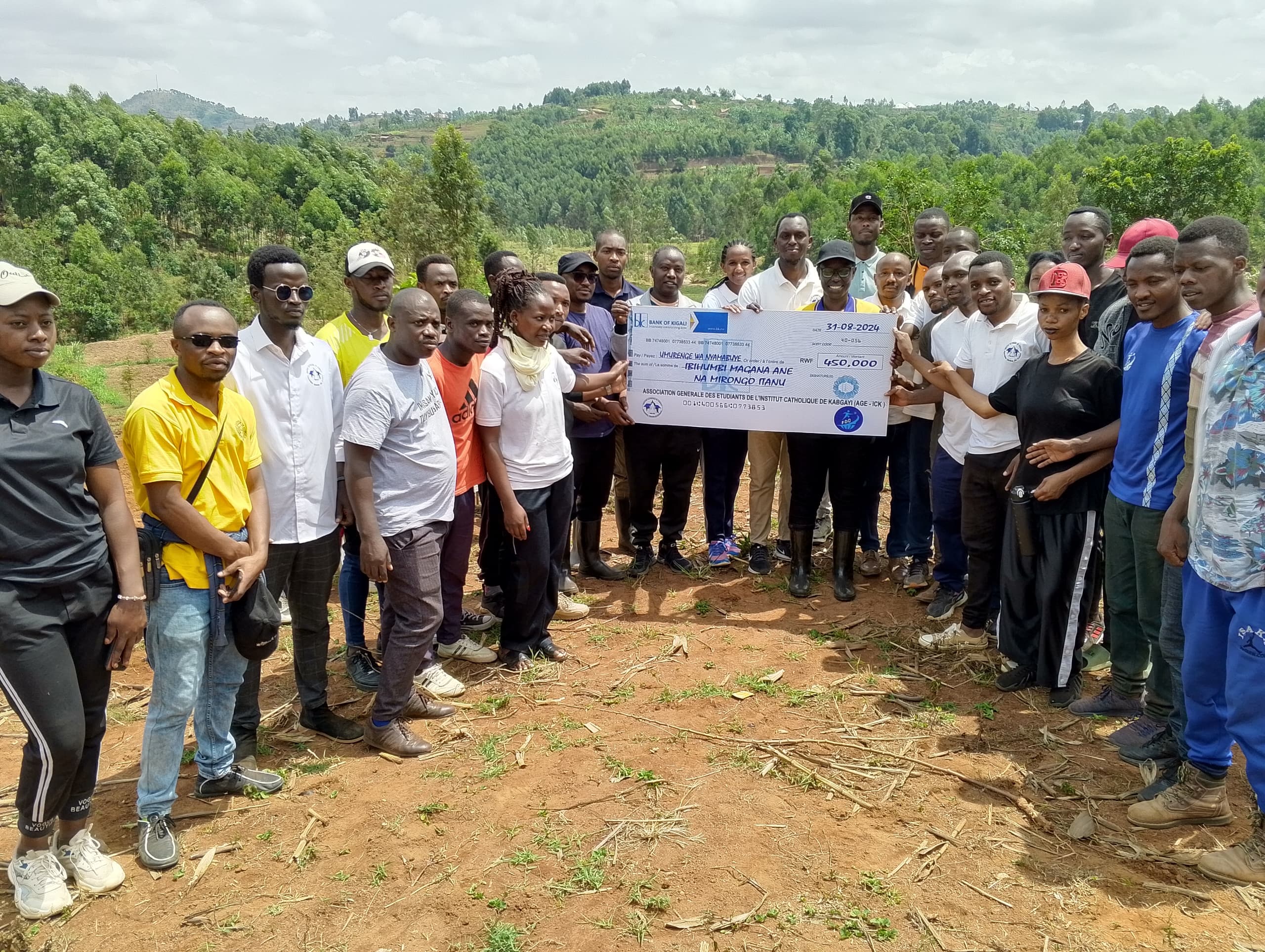 Abanyeshuri ba ICK bari baje no mu muganda