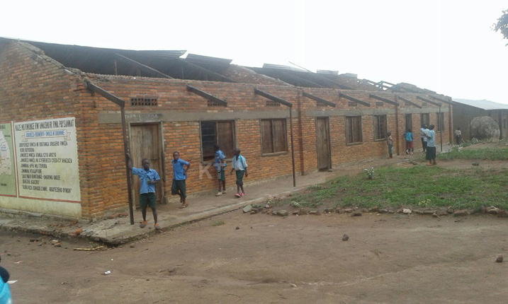 Abanyeshuri batatu bakomeretse bidakanganye