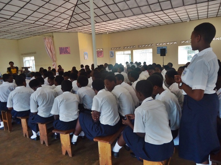 Abanyeshuri batumye izi ntumwa za rubanda.