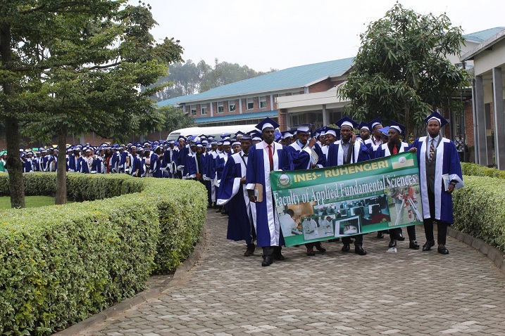 Abanyeshuri biga muri INES-Ruhengeri biyemeje kubyaza umusaruro ubumenyi bahabwa