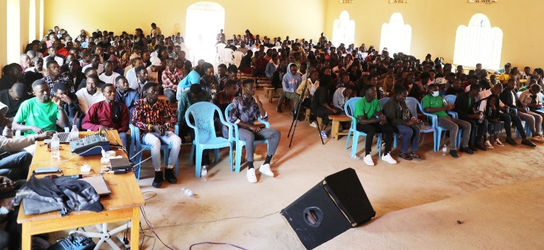 Abanyeshuri bo muri IPRC Kitabi bakurikiyue impanuro za Dr Ange