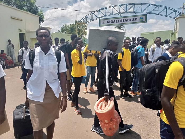 Abanyeshuri basanga guhagarika amashuri byari bikwiye