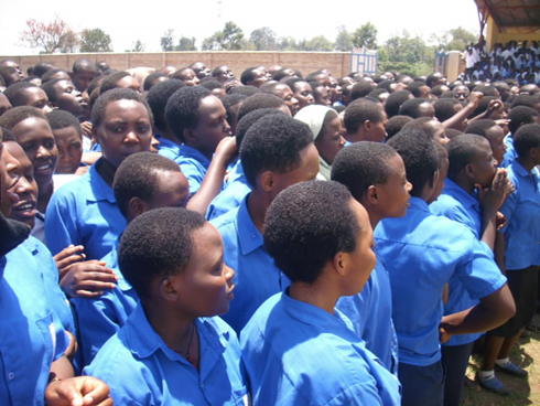 Abanyeshuri bagera ku bihumbi 10 bakurikiranye ubutumwa bubakangurira kwirinda ibiyobyabwenge.