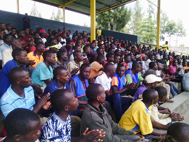 Abanyonzi bashinja Perezida wa Koperative imicungire mibi y