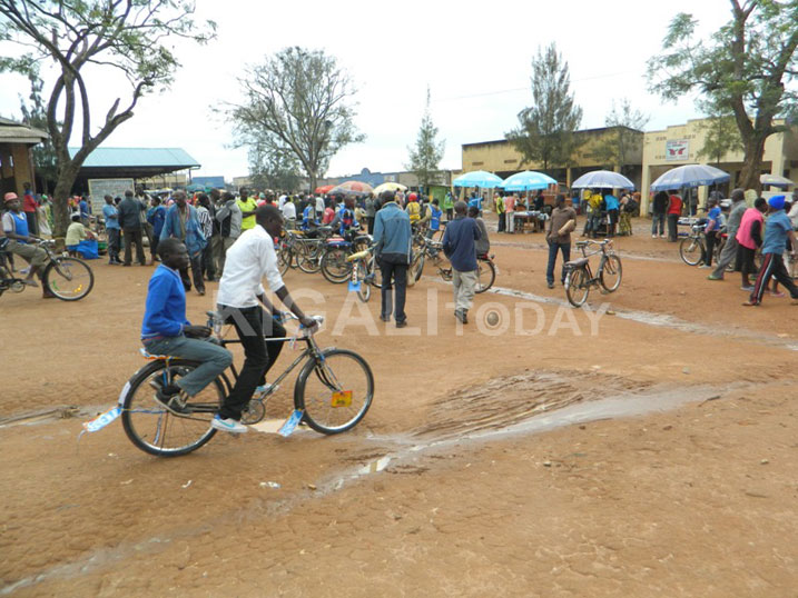 Ku Mugina uburyo bw'ibanze bwo gutwara abantu n'ibintu ngo ni amagare.