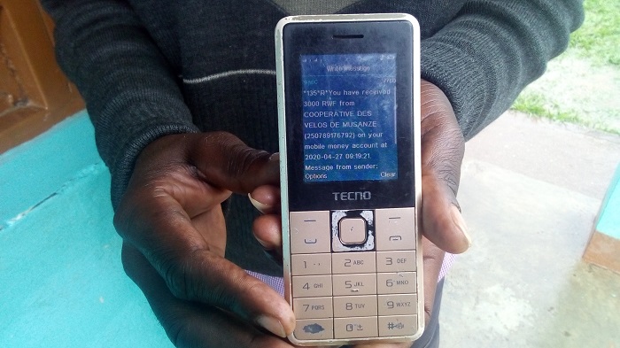 Uwohererezwa amafaranga hakoreshwa ikoranabuhanga rya telefoni