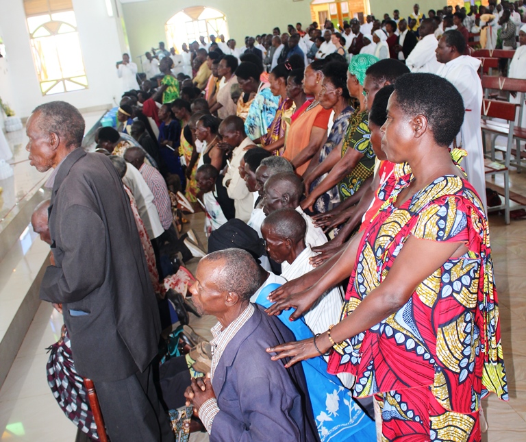 Abapfukamye ni abasabye imbabazi ababafashe ku ntugu ni ababababariye