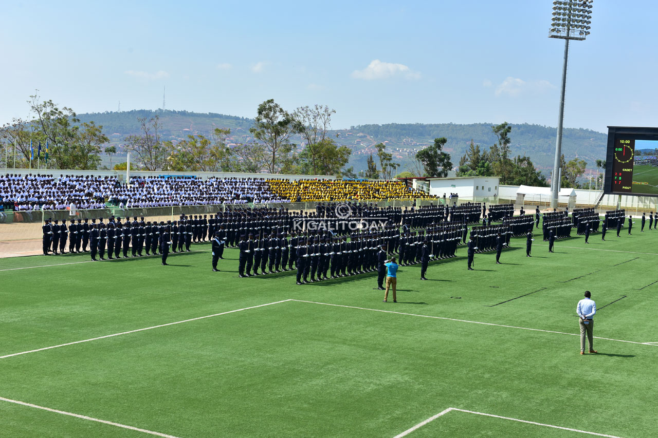 Abapolisi bahawe ipeti rya ofisiye basabwe gukoresha ibyo bize ariko bakibuka no kurangwa n'imico myiza.