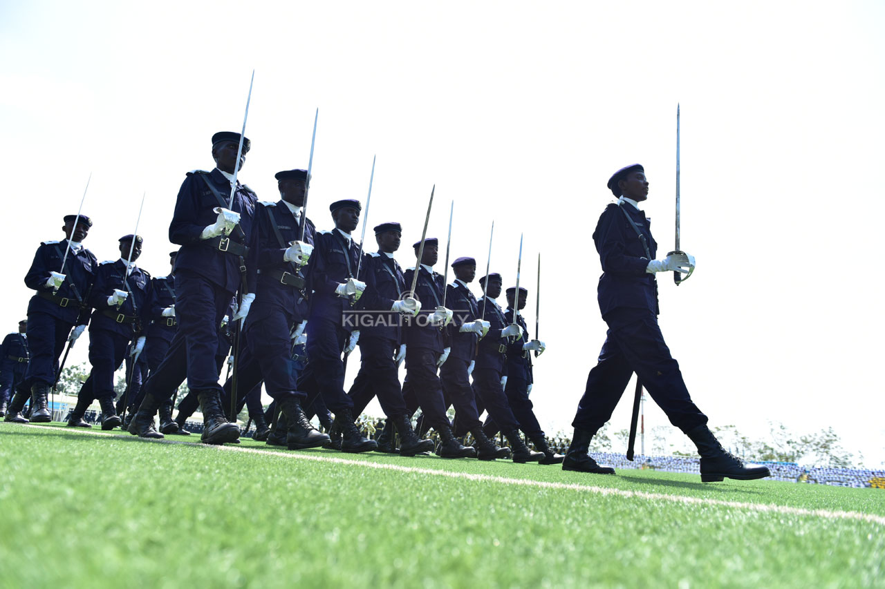 Abapolisi barangije amasomo bakoze akarasisi kashimishije benshi.
