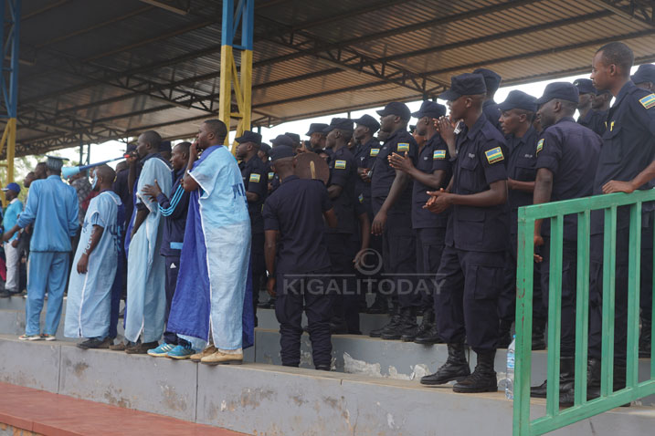 Abapolisi bari baje gushyigikira ikipe yabo