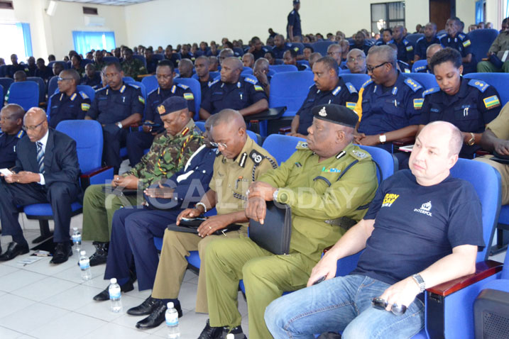 Abapolisi barimo guhugurwa n