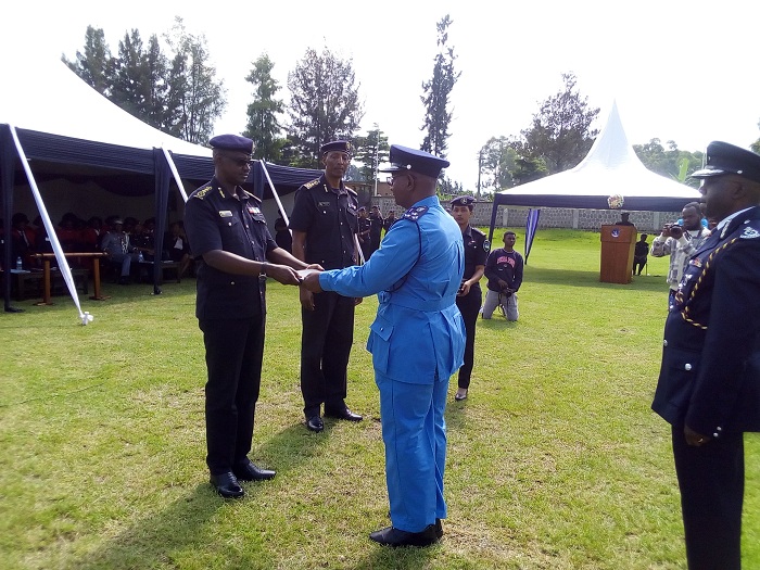 Abapolisi barangije amasomo bashyikirijwe impamyabumenyi