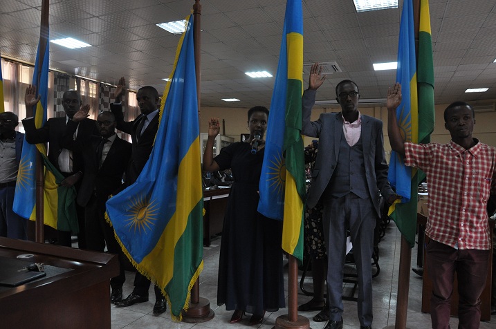 Abarahiye biyemeje gukora kinyamwuga