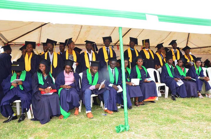 Abarangije muri Kibogora Polytechnic, bahize kutazaba umuzigo kuri Leta
