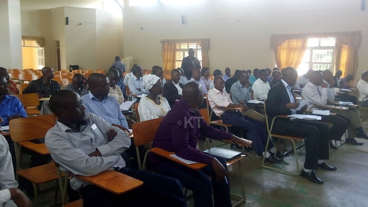 Abarezi bo mu Karere ka Gakenke barasaba kongererwa amasaha bigishamo Igifaransa kugira ngo abana bazamuke bafite ubumenyi bungana mu ndimi.