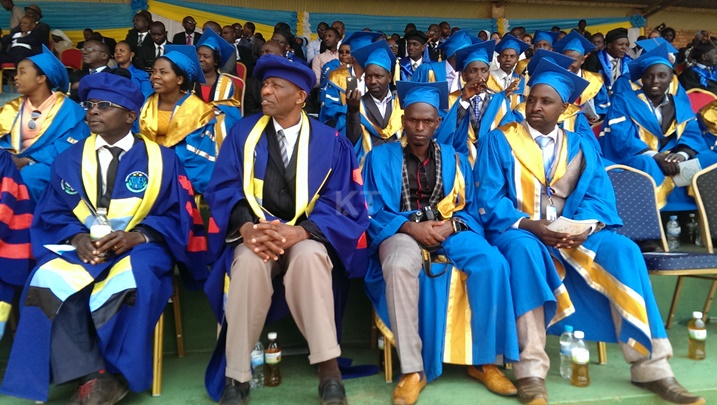 Abarangije biyemeje kugana amabanki banyuze mu makoperative.