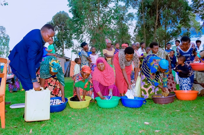 Abari bafite imyenda idafuze bayifuriwe