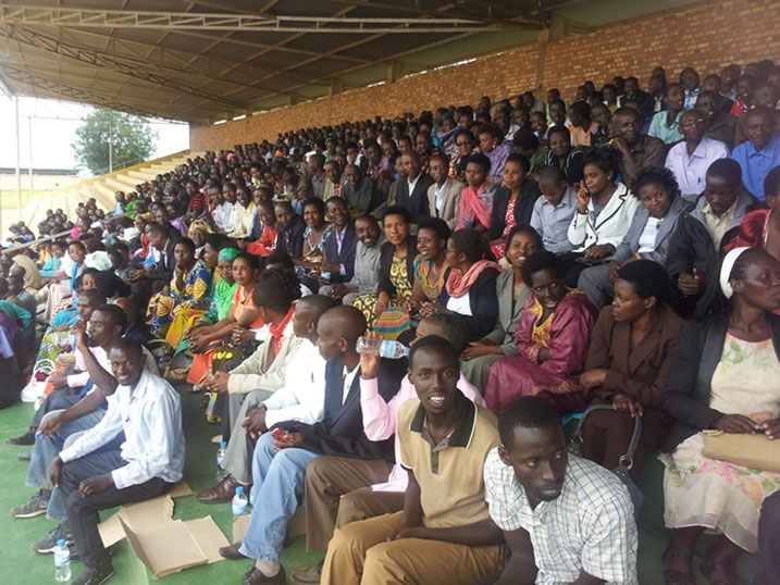 Guverineri Bosenibamwe avuga ko umwanya abarimu bakoreshaga bajya gushaka serivisi bazajya bawukoresha bigisha abana.