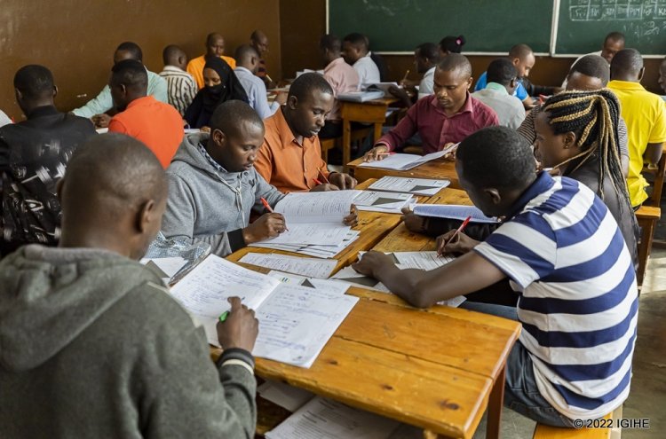 Abarimu bakosora ibizamini