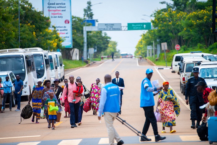 Abarundi batashye ku bushake bashima uko u Rwanda rwabakiriye mu myaka umunani bari bahamaze