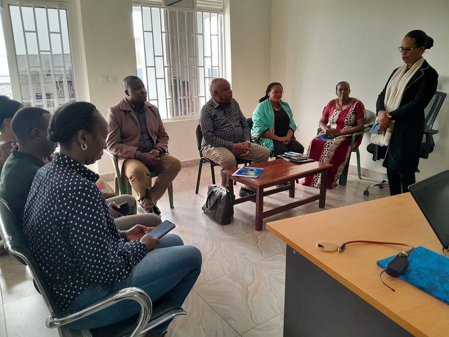 Abasenateri bumva visi Meya wa Kicukiro ushinzwe imibereho myiza, Huss Monique