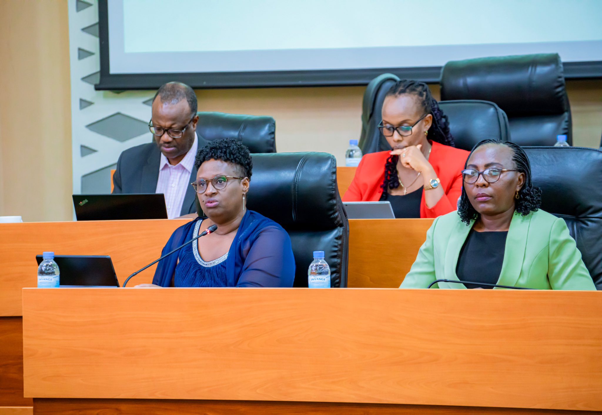 Senateri Kaitesi (ibumoso) avuga kuri ruswa