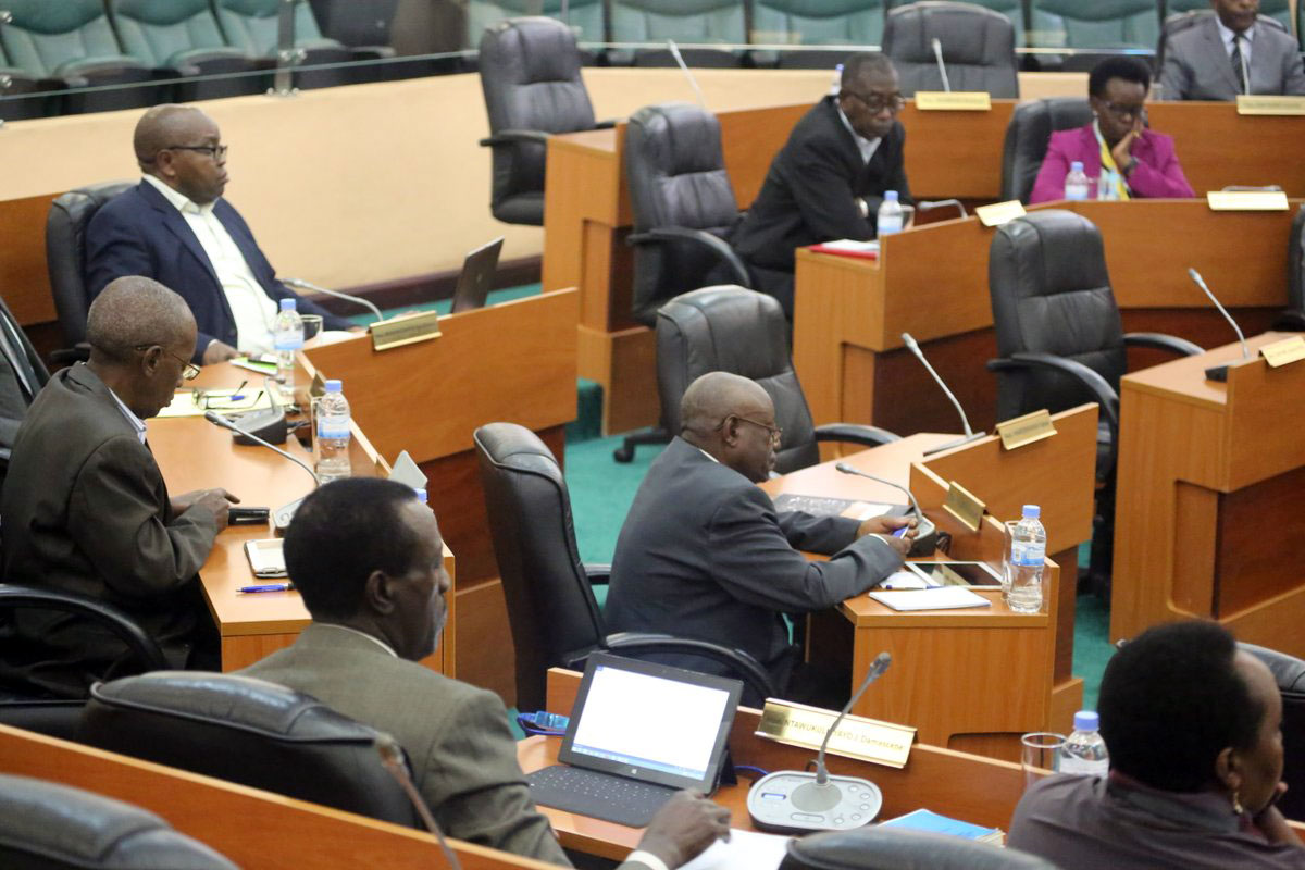 Abasenateri bagaragaje ko bahangayikishijwe n'ayo mafaranga y'abazize Jenoside ataboneka 