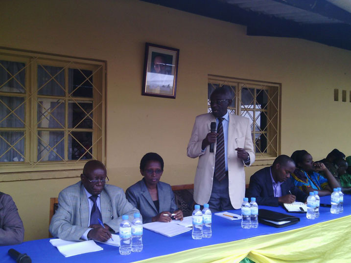 Abasenatari baganira n