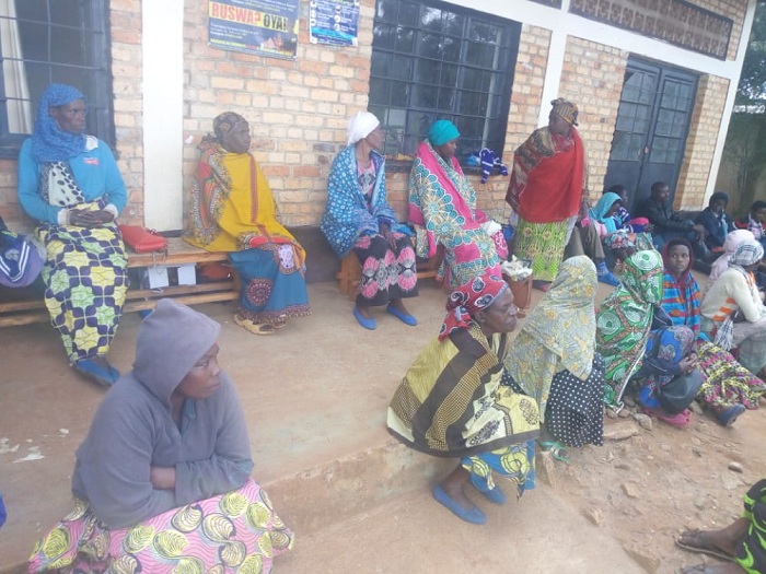 Bafashwe basenga bitemewe batanambaye udupfukamunwa